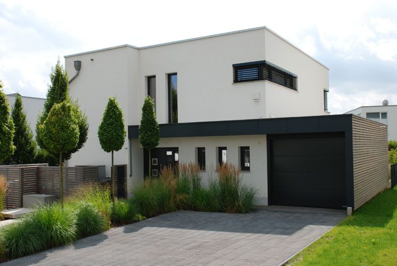 Einfamilienhaus mit Garage mit Holzverkleidung in Erfurt