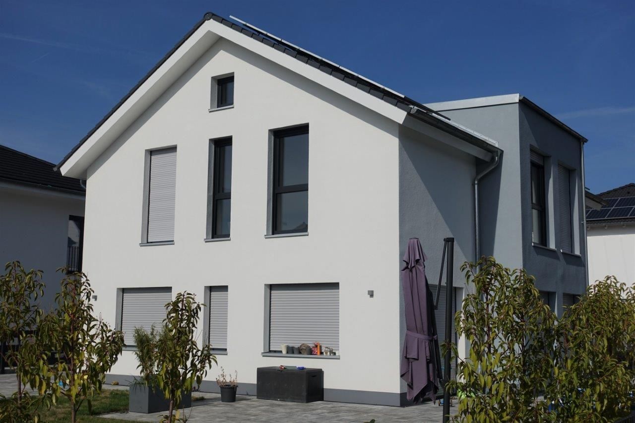 2- geschossiges Einfamilienhaus mit Satteldacherker in Nidderau bei Frankfurt