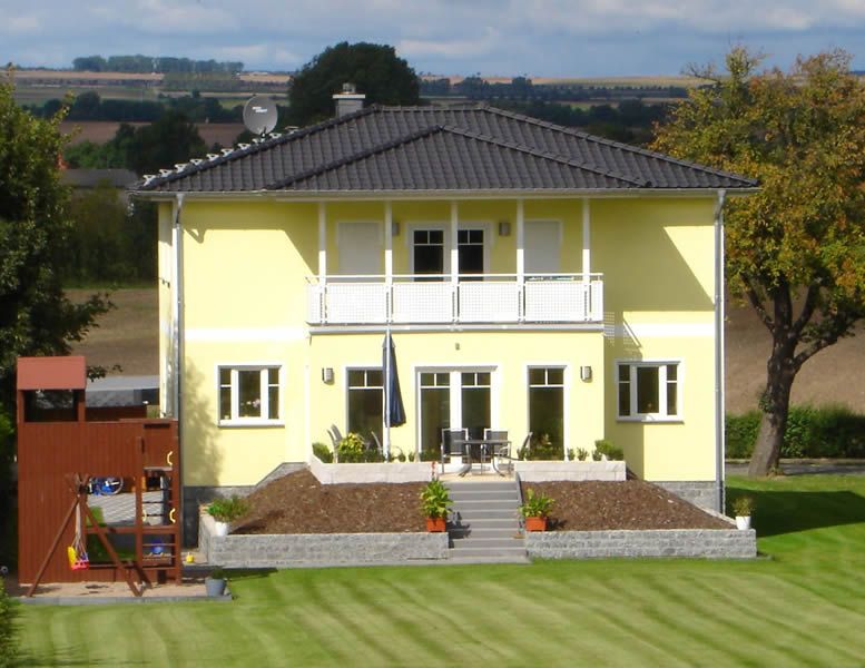 Stadtvilla mit überdachtem Balkon in Greußen/Thür.