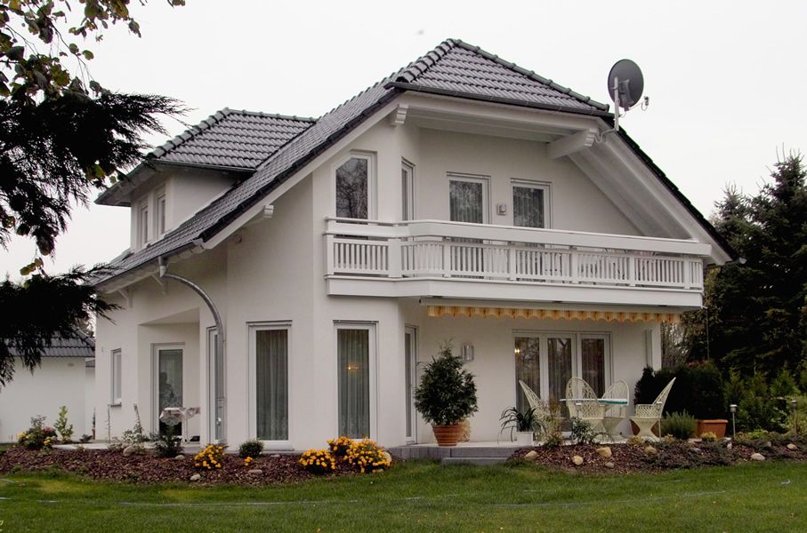 Einfamilienhaus mit Gaube, Balkon und Krüppelwalm bei Leipzig