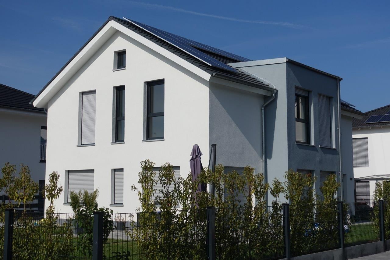 2- geschossiges Einfamilienhaus mit Flachdacherker in Nidderau bei Frankfurt